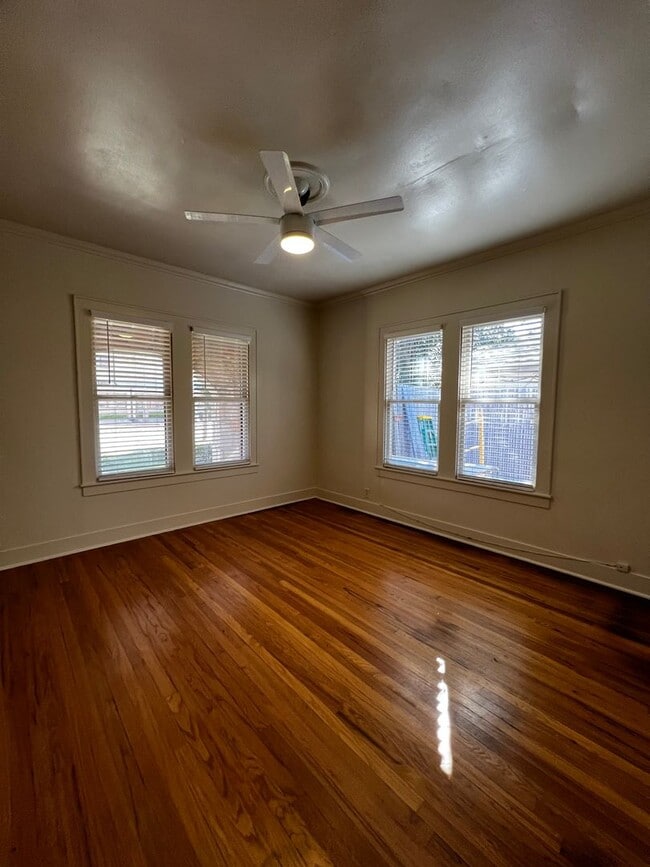 Building Photo - Charming 1940s Bungalow