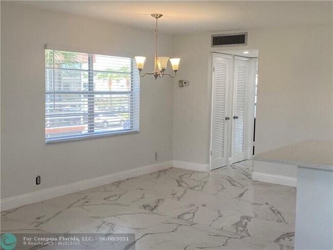 Building Photo - 954 Normandy Trail