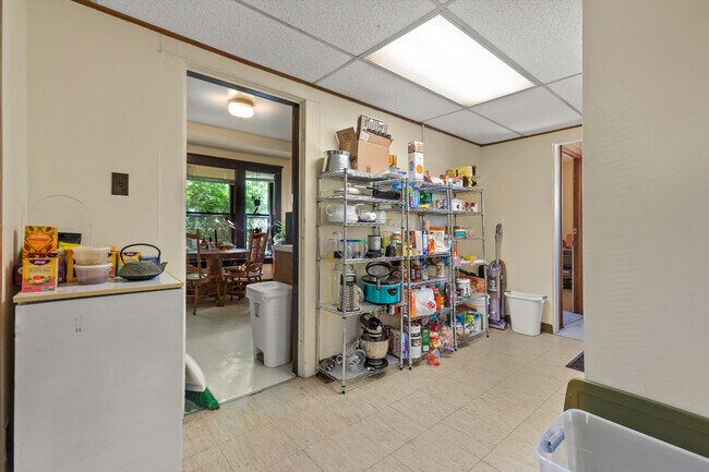 Building Photo - 123 Adams St