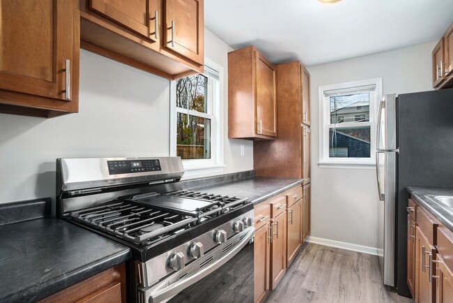 Building Photo - New Remodeled 3bed 1 bath home in Kalamazoo! Ask about our Deposit Free Leasing!!