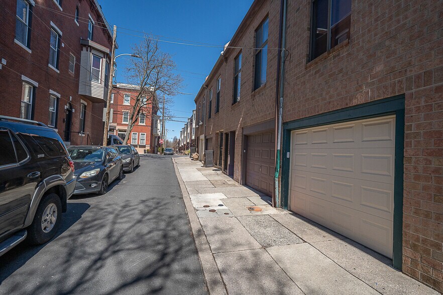 Building Photo - 765 N Ringgold St