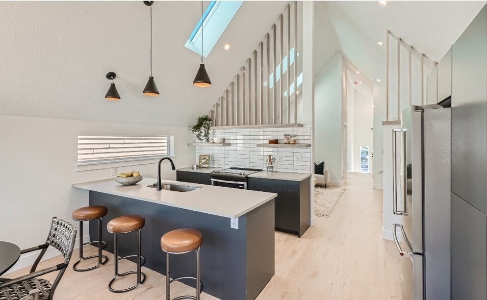 Building Photo - 1111 S Dahlia St