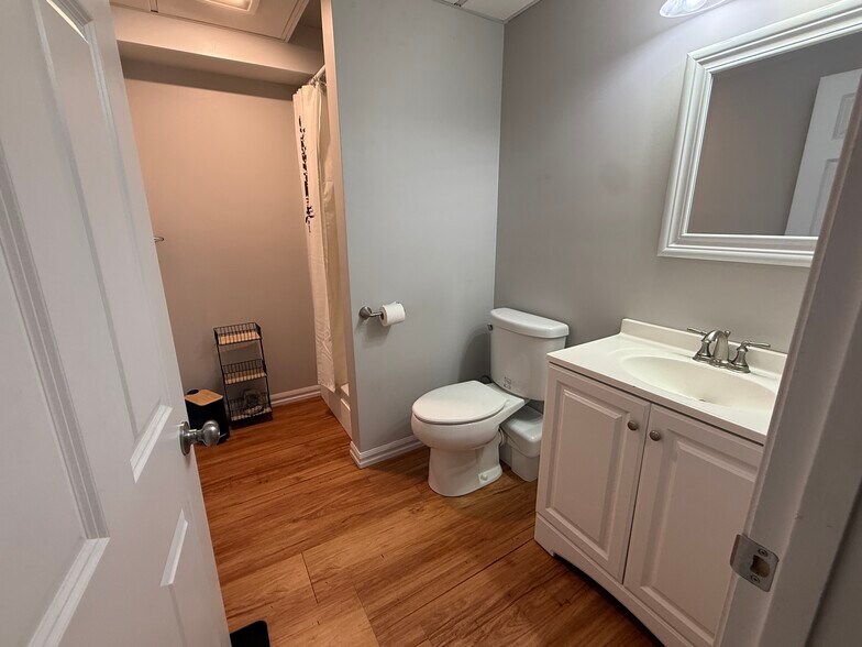 Building Photo - 5 Ravine St