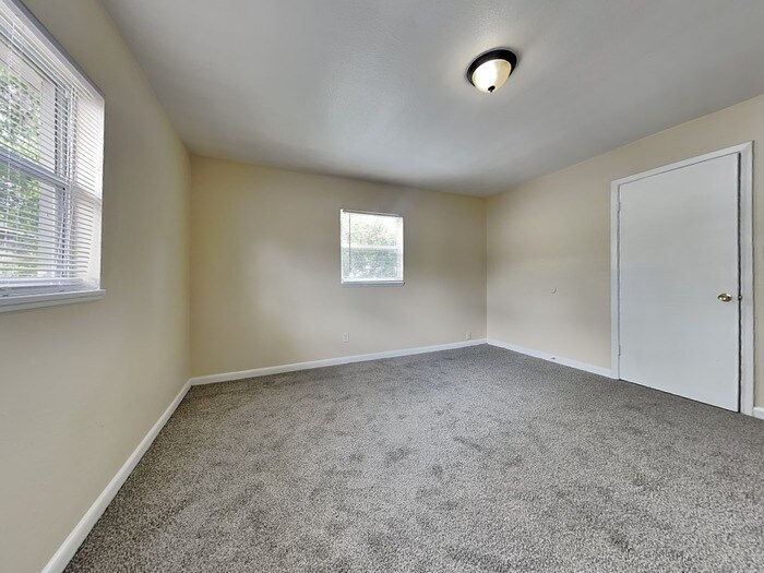 Building Photo - 6809 E North Bay St