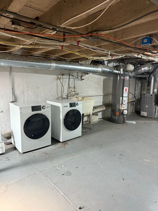 Building Photo - Spacious 3-Bedroom 1.5-Bathroom Home in Po...