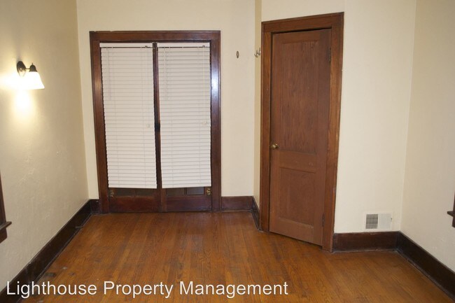 Building Photo - 224 Lyon St NE