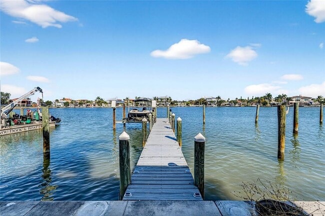 Building Photo - 2509 Bay Blvd