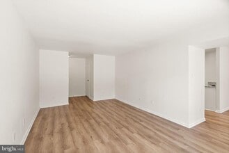 Building Photo - 2042 Royal Fern Ct