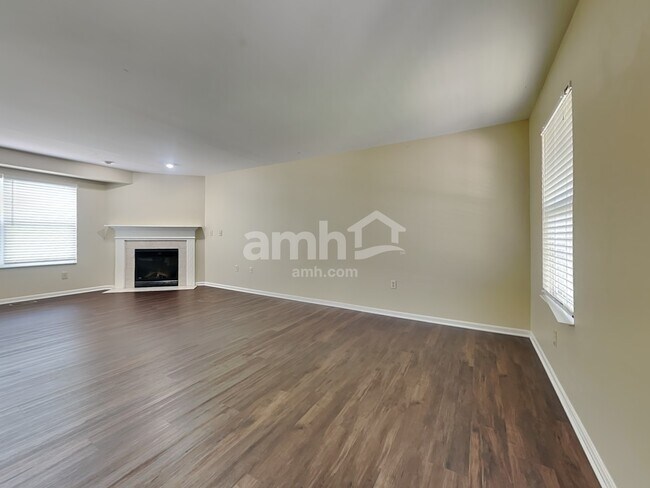 Building Photo - 6443 Lantern Way