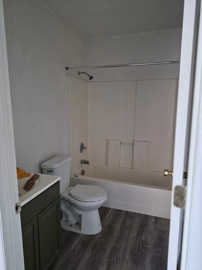 Building Photo - Pueblo Ave