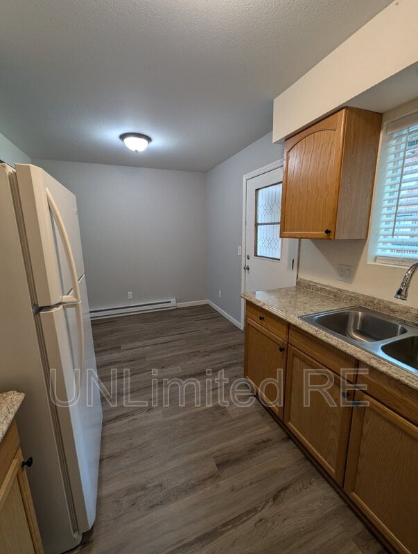 Building Photo - 319 N Park St