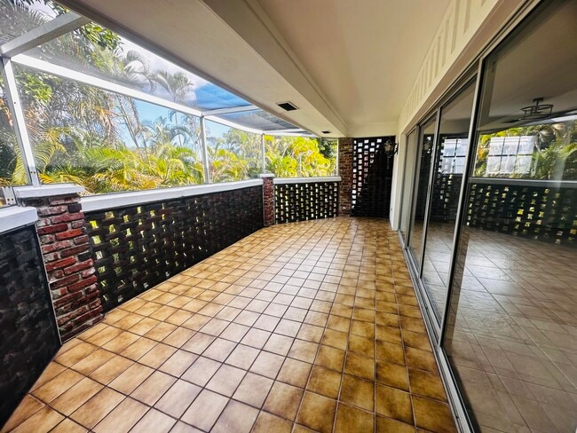 Building Photo - 423 Pine Tree Ct