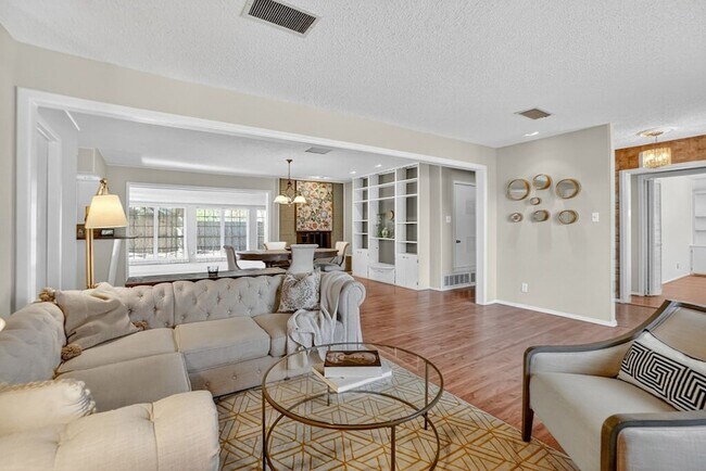 Building Photo - 3210 Cimmaron Ave