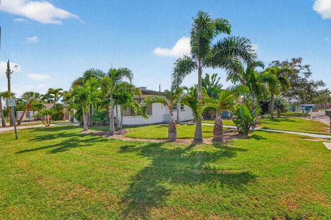Building Photo - 3102 Dupont St S