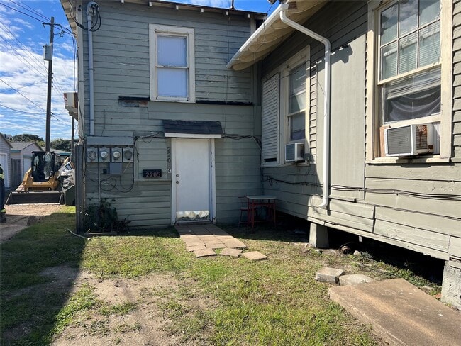 Primary Photo - 2205 33rd St