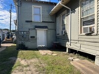 Building Photo - 2205 33rd St