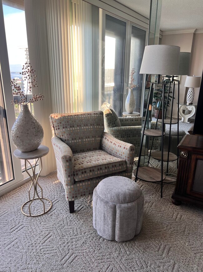 Building Photo - 255 Dolphin Point