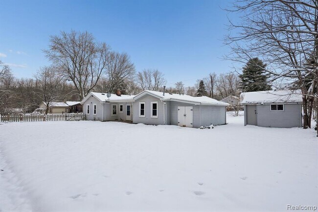 Building Photo - 2266 Newberry Rd