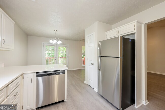 Building Photo - 2270 Village Dr