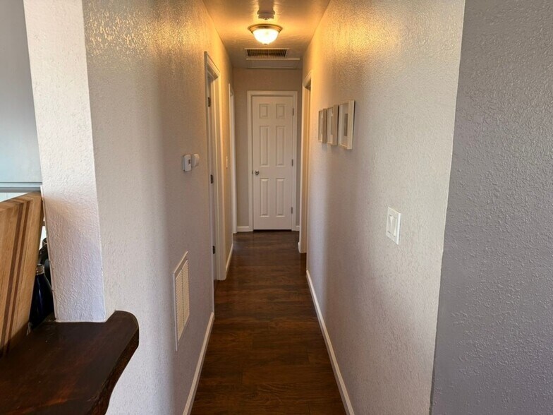 Building Photo - 5706 Jellison St