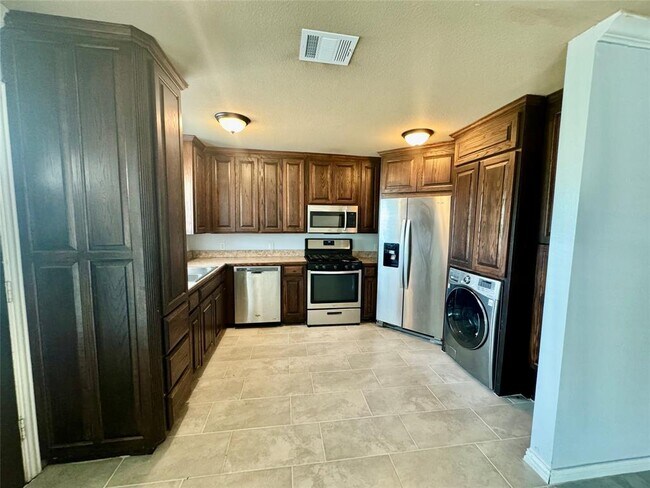 Building Photo - 3800 Tower View Ct