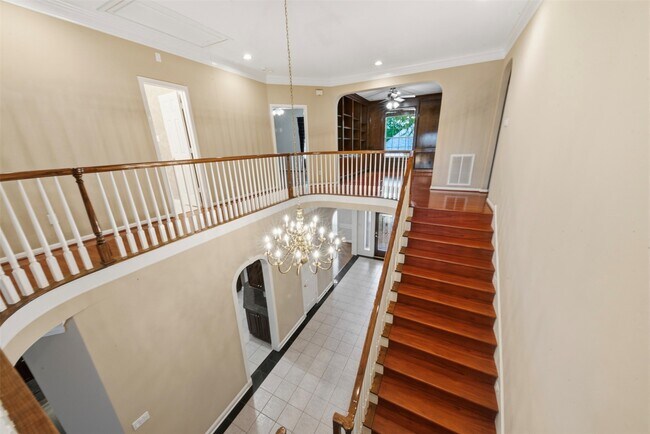 Building Photo - 17 Ambleside Crescent Dr