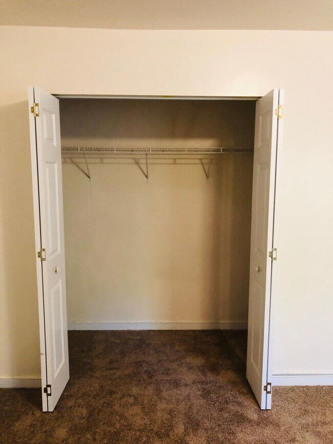 Building Photo - 3 Bdrm/2.5 Bth Home Located Close to I-95