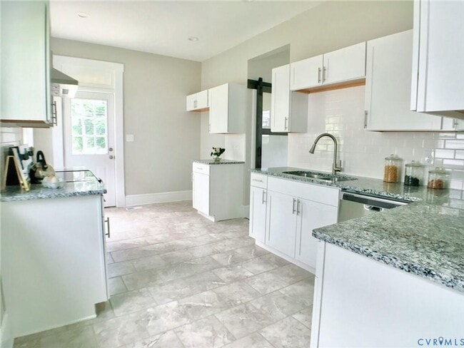Building Photo - Beautifully renovated 2-story home with ensuite near Brookland Park Blvd
