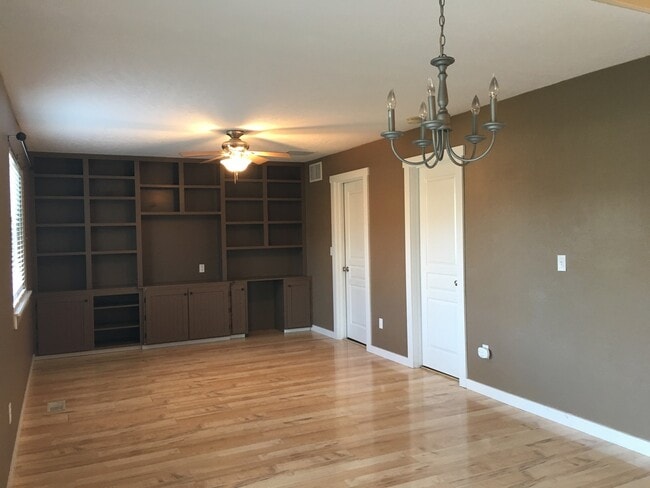 Building Photo - Perfect 4 bed 2.5 ba home in the desirable...