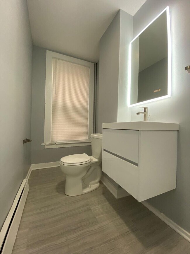 Building Photo - 378 Orchard St