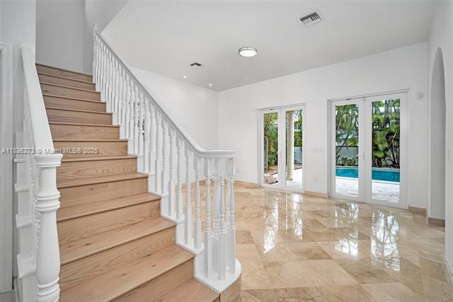 Building Photo - 1135 Asturia Ave