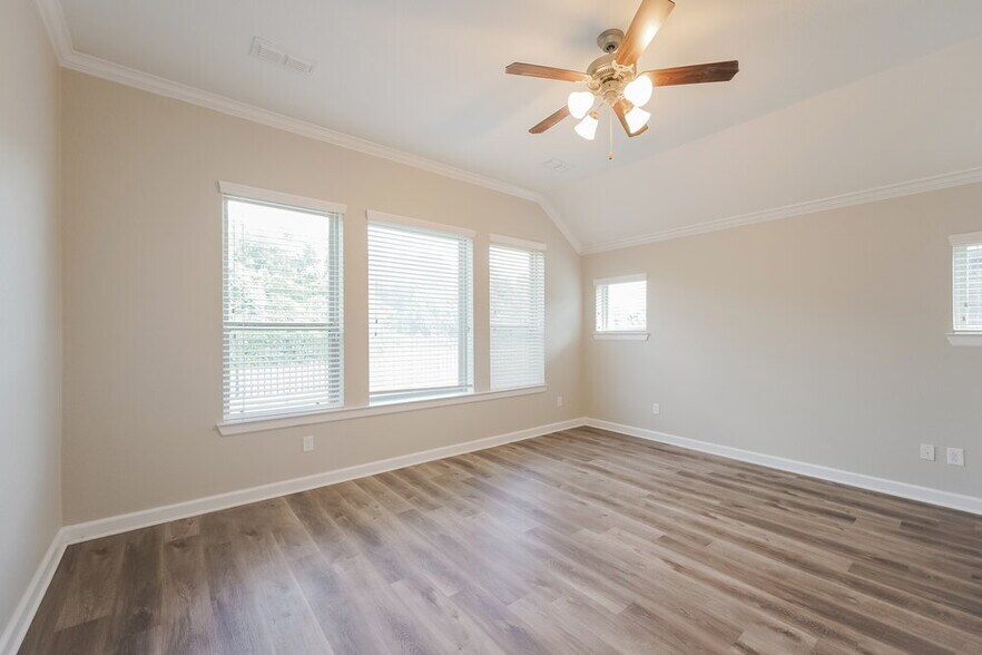 Building Photo - 415 Rocky Briar Ct