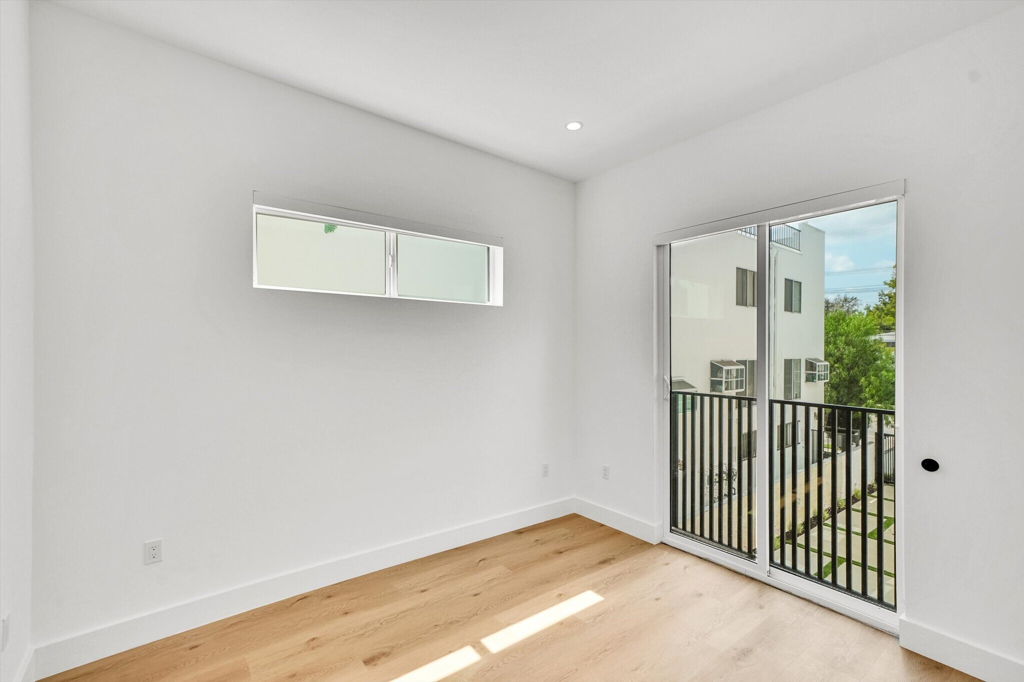 Building Photo - 5024 Cahuenga Blvd