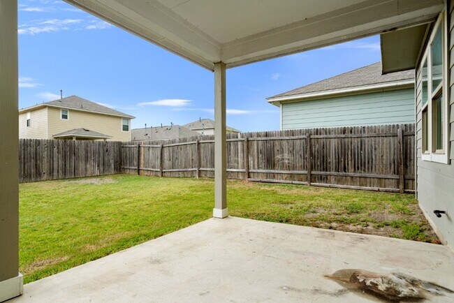 Building Photo - 467 Twisted Oaks Ln