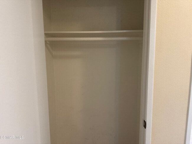 Building Photo - 846 Lindawood St