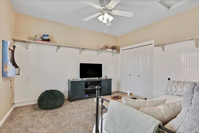 Building Photo - Fully Furnished 5 Bedroom Home in Eagle Id...
