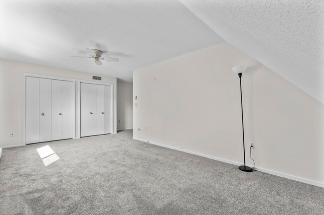 Building Photo - 43 Great Meadow Ln