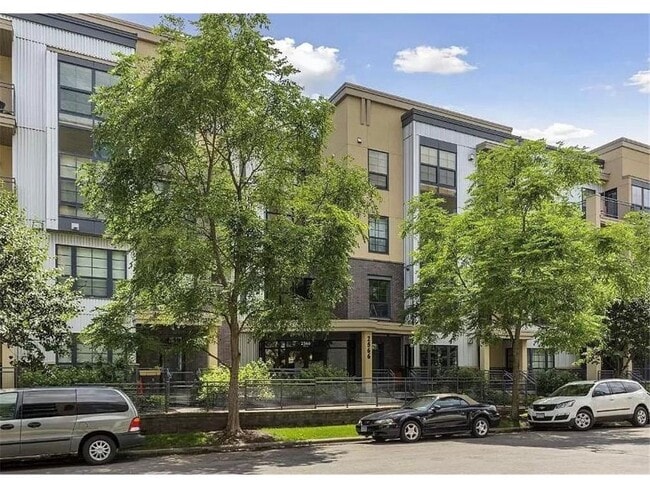 Building Photo - 2566 Ellis Ave