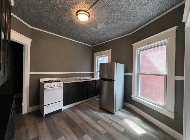 Building Photo - 1042 Elmwood Ave