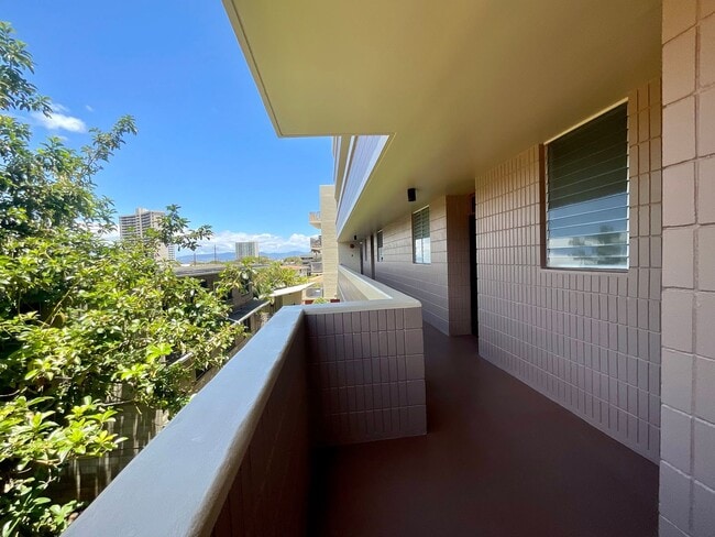 Building Photo - Convenient 2/2/1 with Lanai