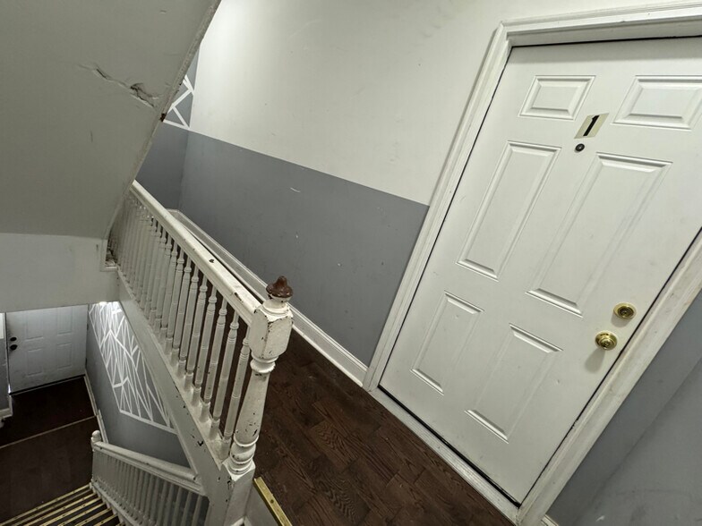 Building Photo - 495 Clinton Ave