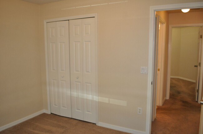 Building Photo - 16 Russman Ln