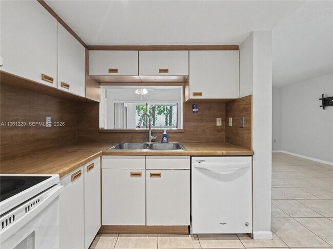 Building Photo - 9140 SW 123rd Ct