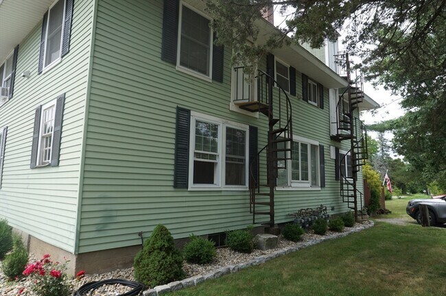 Building Photo - 64 Mill St