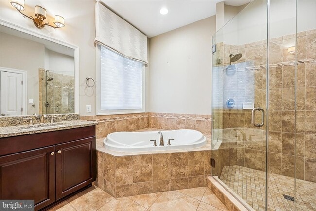 Building Photo - 448 Salk Cir