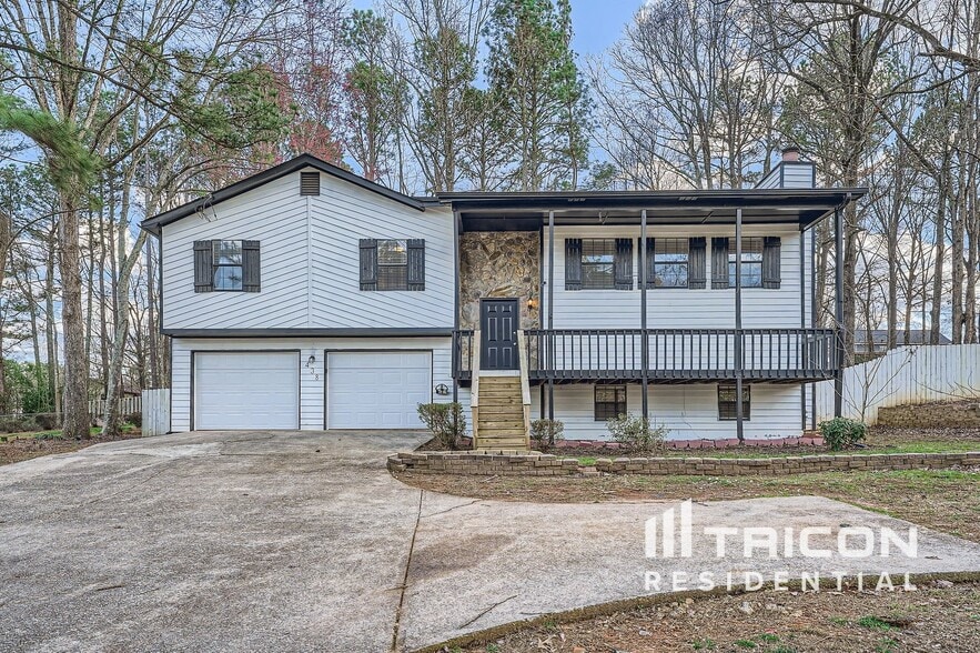 Building Photo - 438 Russell Rd