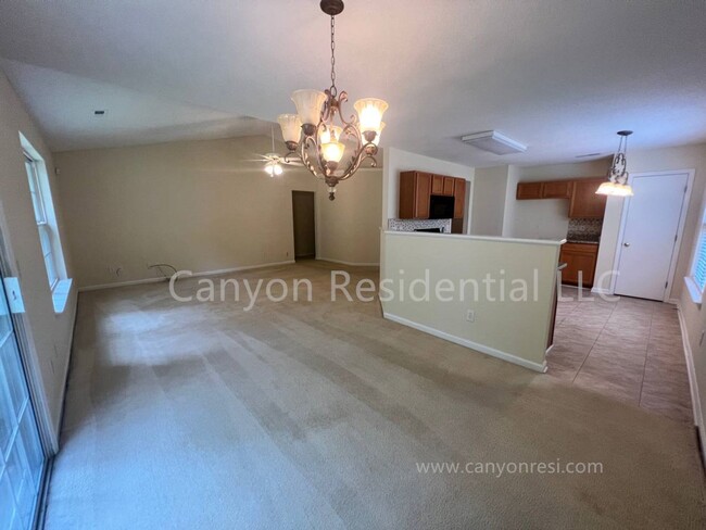 Building Photo - Beautiful 3b Room!Move in ready!