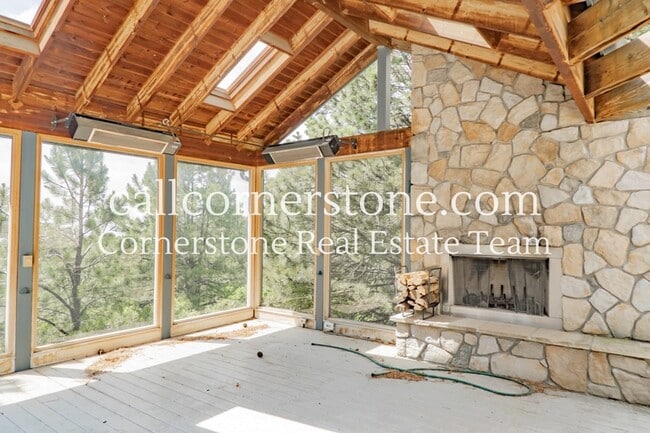 Building Photo - 5535 Jarman St