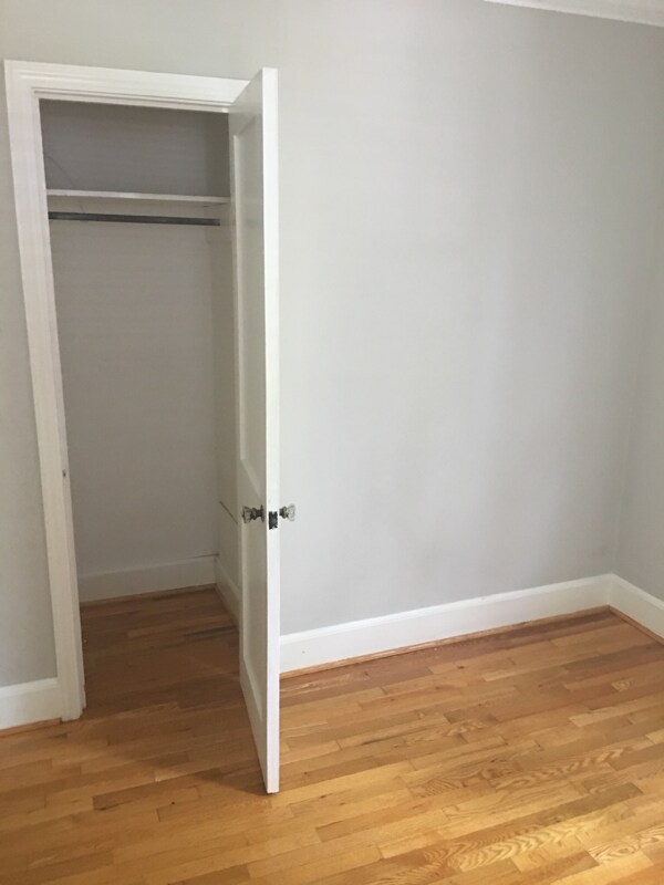 Building Photo - 3407 River Dr