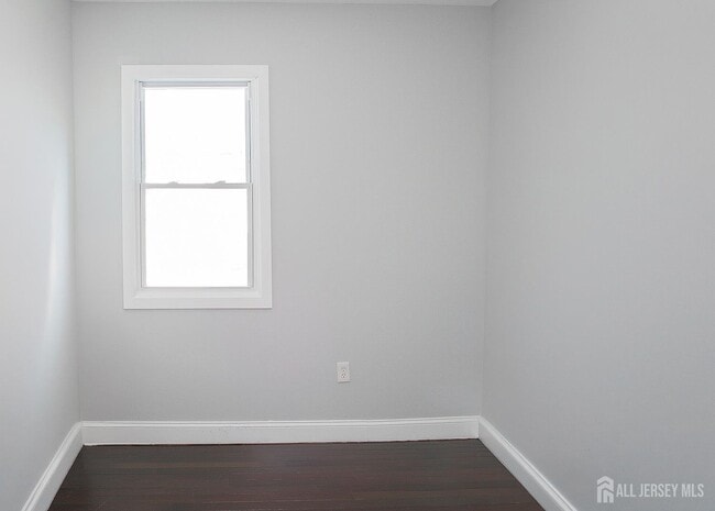 Building Photo - 52 Smith St